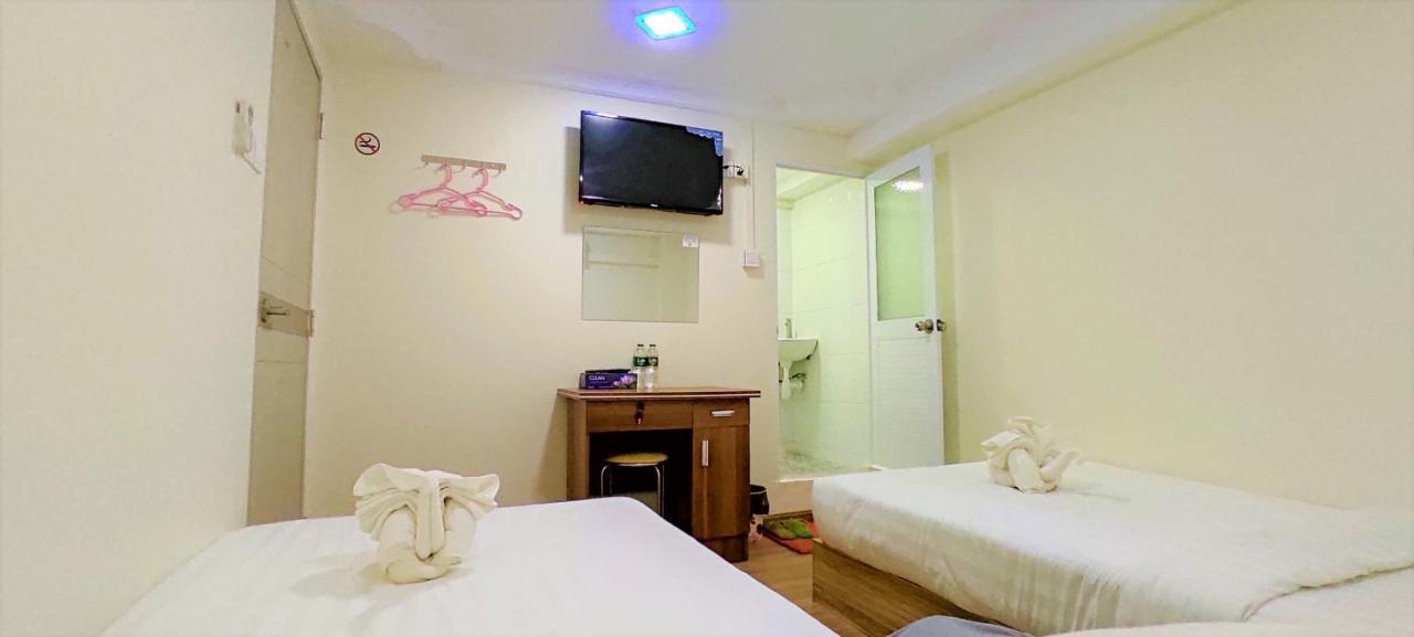 November Hostel Rangoon Buitenkant foto