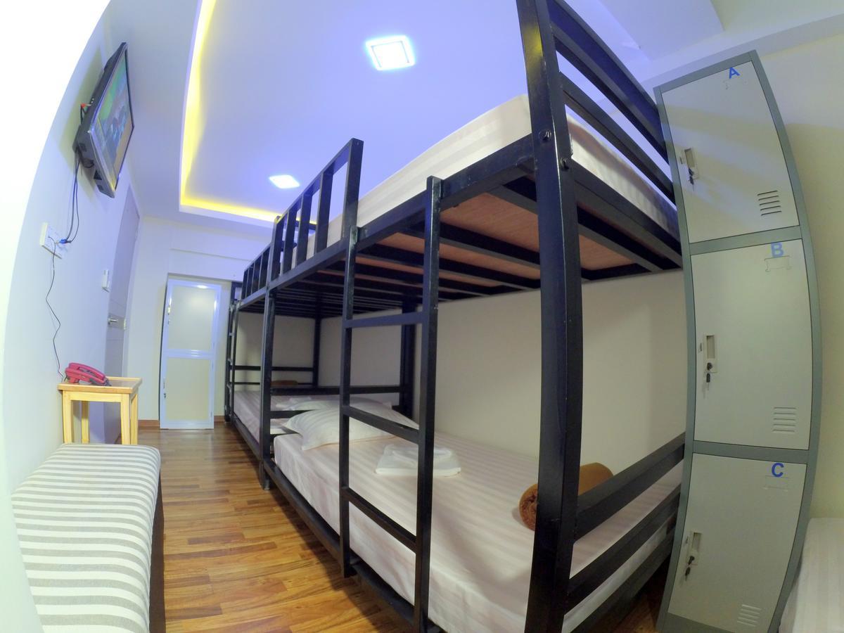 November Hostel Rangoon Buitenkant foto